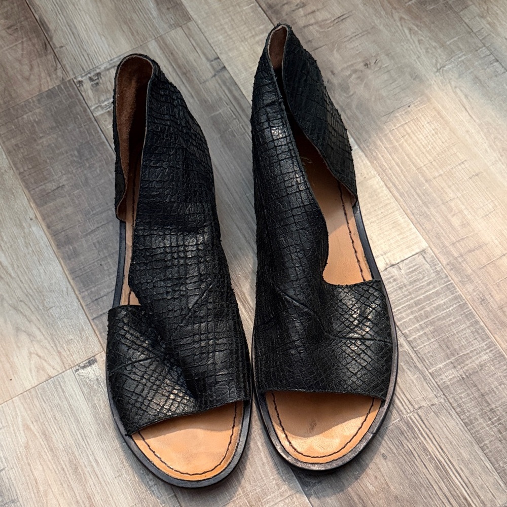 Free People Black Textured Sandals